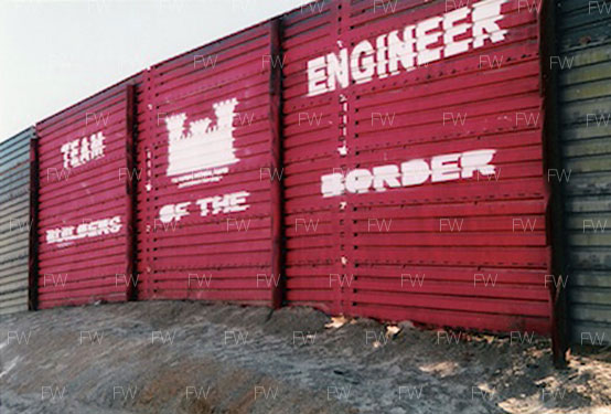 Vallado en la frontera durante la época de la operación 'Gatekeeper' de los 90s. Cercanías de Campo (California) 