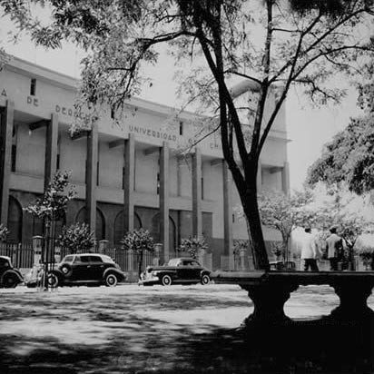 Figura 4. La Escuela de Derecho de la Universidad de Chile desde el Parque (santiagonostalgico.cl).