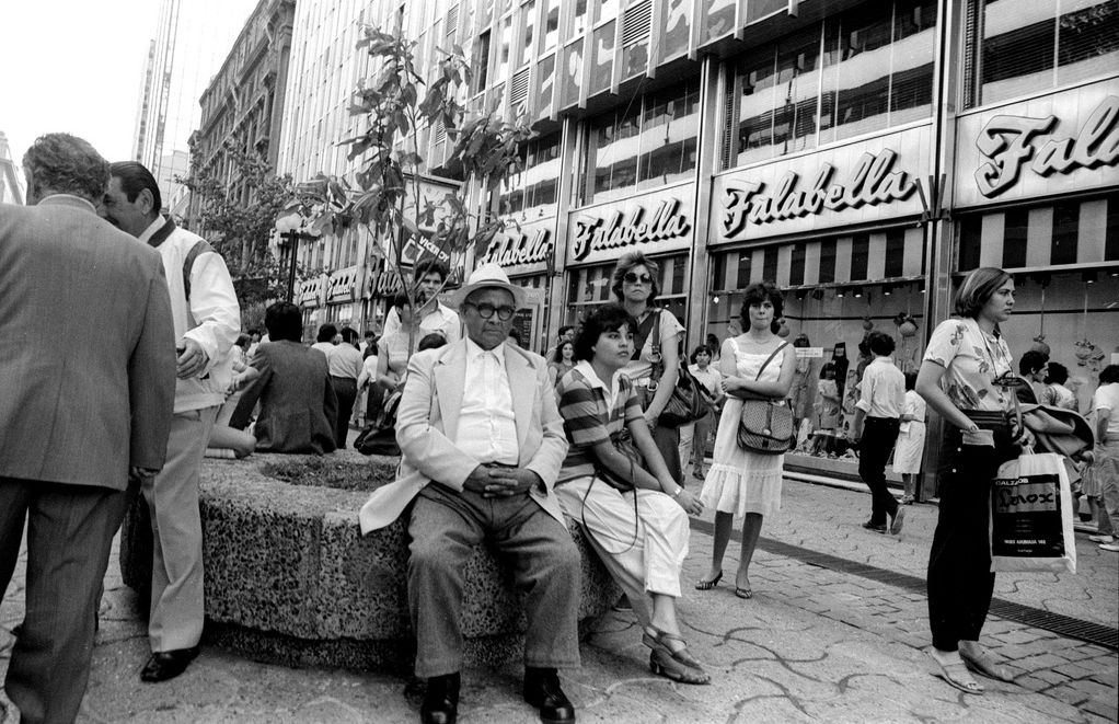 Figura 1. Paseo Ahumada. Santiago, 1986 © Marcelo Montecino.