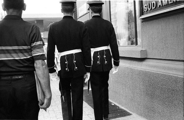 Figura 10. Cadetes. Santiago, 1987 © Marcelo Montecino.