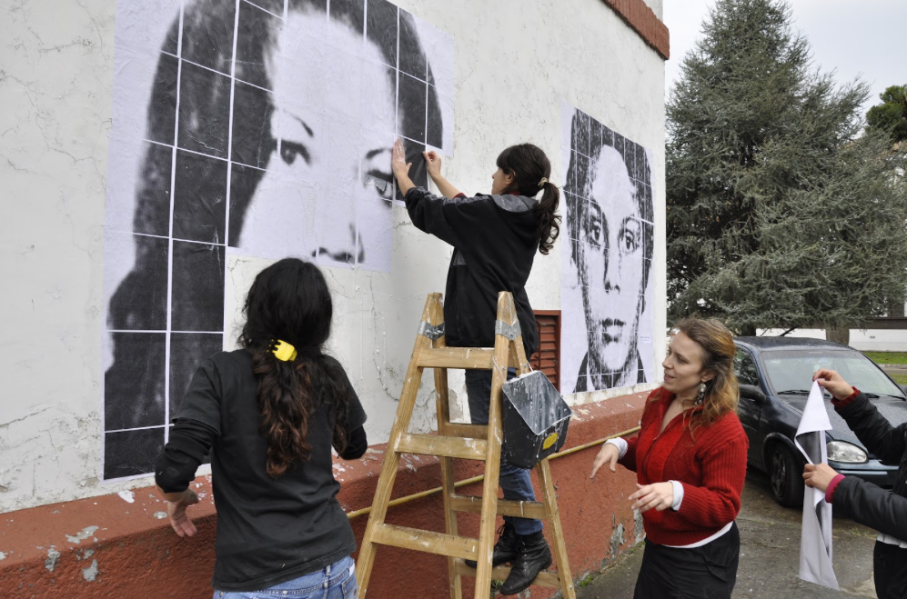 Intervención del "Grupo de Arte Callejero" en el "Espacio Memoria y Derechos Humanos" (ex ESMA).