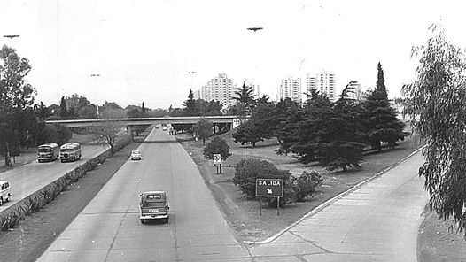 Figura xxx. Foto 4-Autopista Ricchieri hacia los años sesenta. Fuente: Archivo General de la Nación.