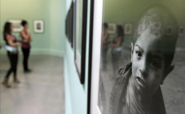 Fig. 12: Retrospectiva de Sergio Larraín en el Museo Nacional de Bellas Artes, Chile. Fuente: EFE.