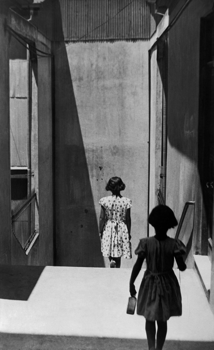 Fig. 1: Sergio Larraín, "Petites filles"