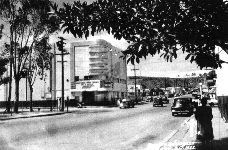 Figura 9a y 9b. Nuevo Teatro Zaragoza. Foto de los años cincuenta (Archivo Histórico de Tijuana). Fachada del teatro (C.Z.)