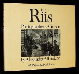 Fig. 12. Libro "Jacob A. Riis, Photographer & Citizen". Alexander Alland, 1974.