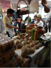 Fig. 16. Puestos de venta de chicha durante el festival. 4 de noviembre 2014. Fuente: fotografía Ana María Carreira