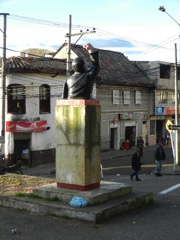 Fig. 3. Barrio La Perseverancia, parque principal con monumento a Jorge Eliécer Gaitán. Gaitán venía con frecuencia a La Perse, porque aquí estaba la mayor parte de los votos liberales. Fotografía: Ana María Carreira