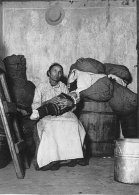 Italian mother and baby - Jacob Riis